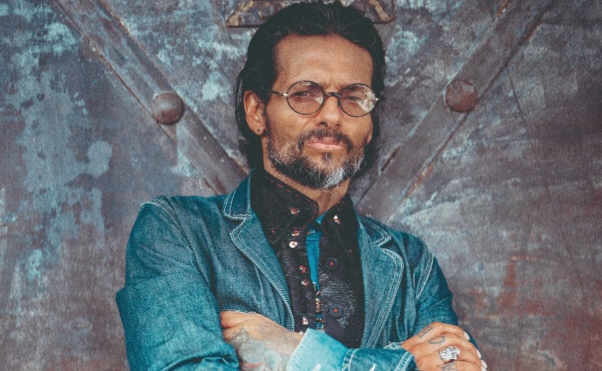 Draco-Rosa-regresa-con-el-album-Olas-de-luz-tras-un-proceso-de-reconstruccion
