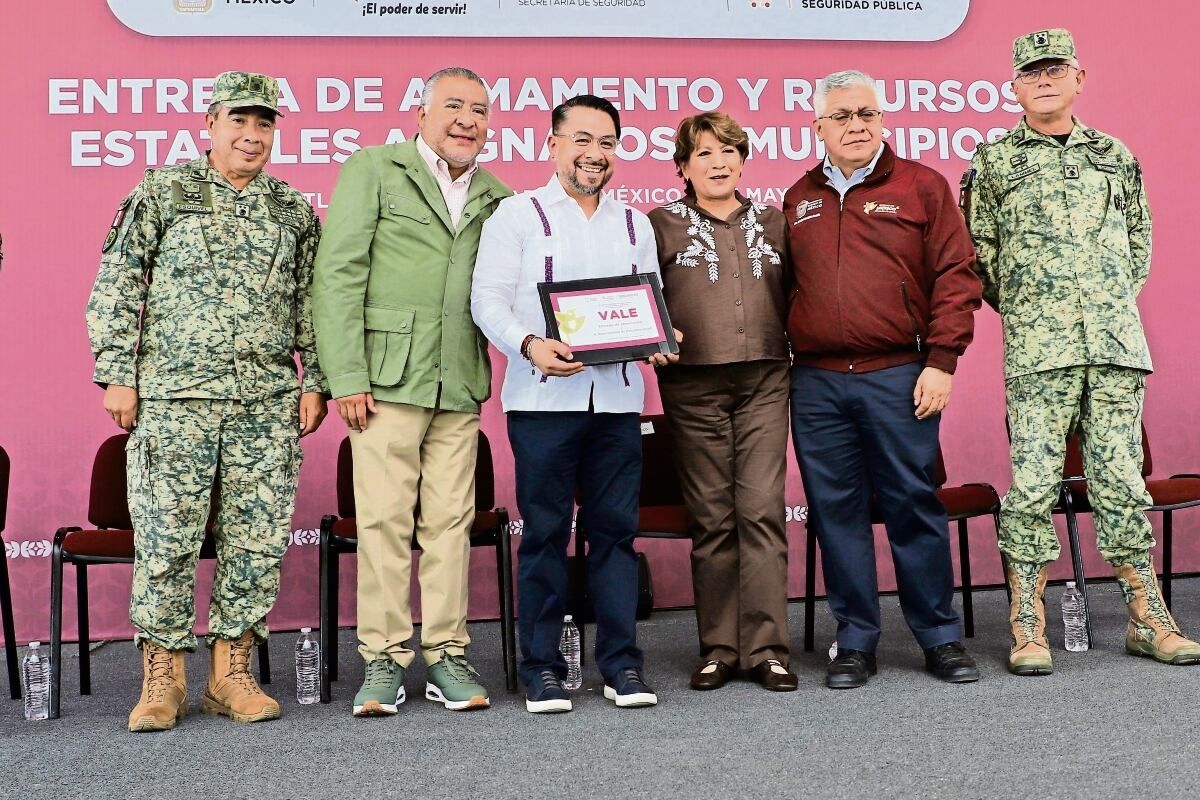 Edomex-entrega-armamento-y-92.4-mdp-a-85-municipios-36-recibieron-674-armas