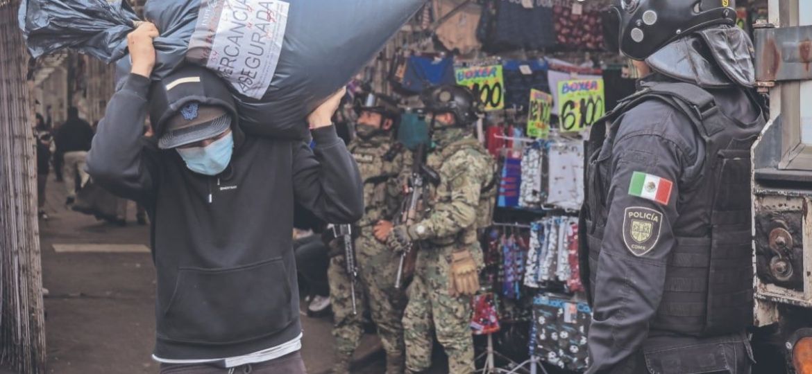 Aseguran-9-mil-18-piezas-de-ropa-presuntamente-apocrifa-en-Tepito