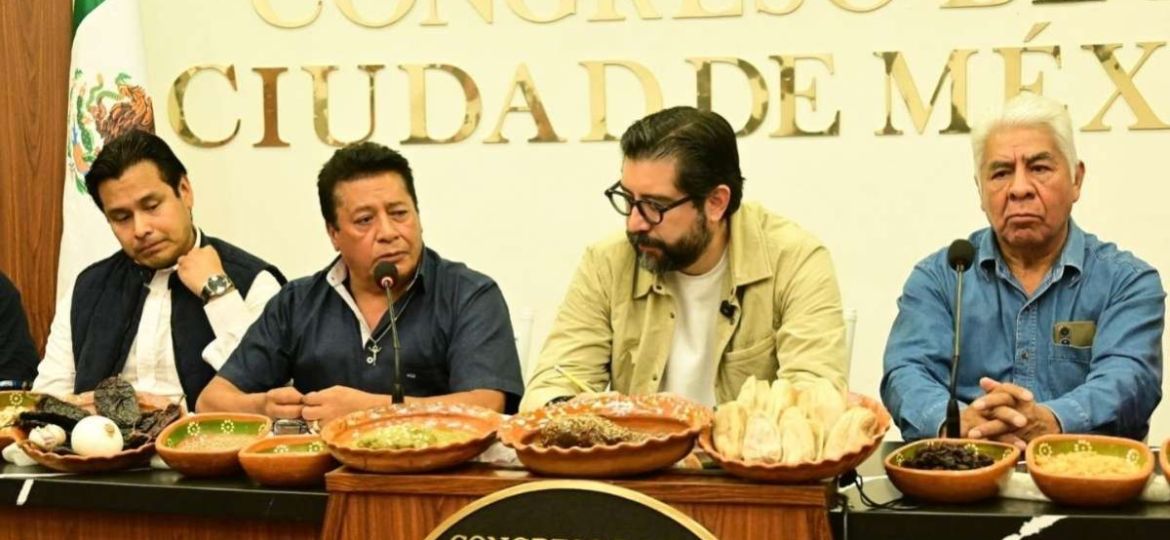Bloqueo-en-San-Gregorio-deja-perdidas-de-13.5-millones-de-pesos-a-la-Feria-del-Mole