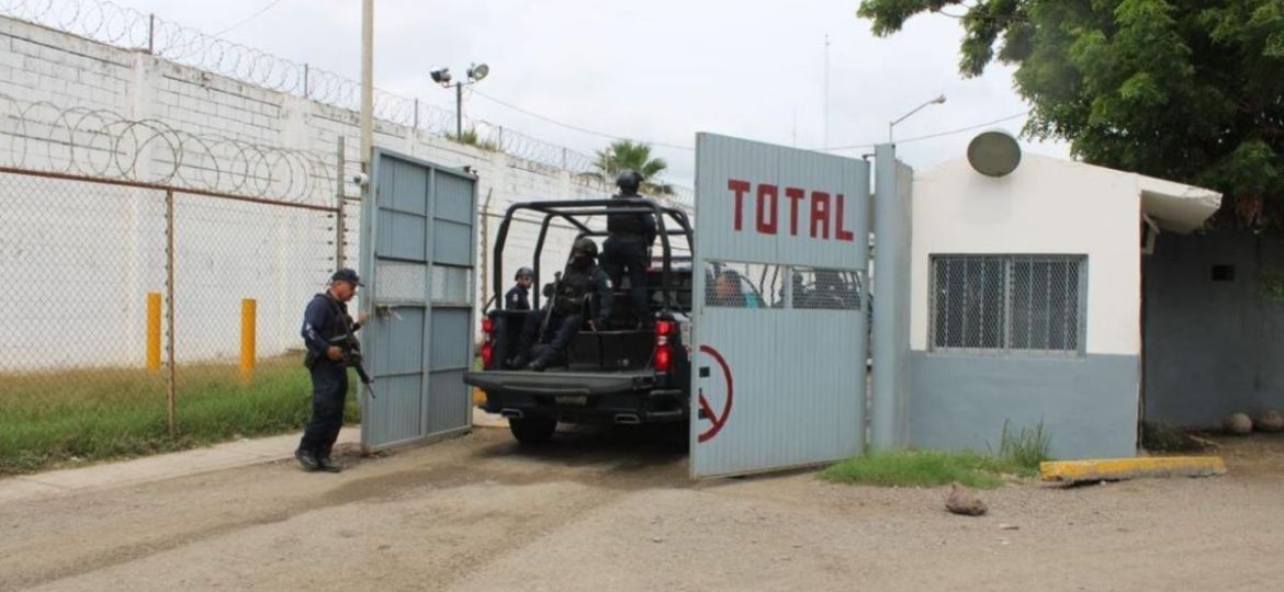 Brindan-asistencia-juridica-a-madre-de-menor-fallecido-durante-rina-en-penal-de-Mazatlan