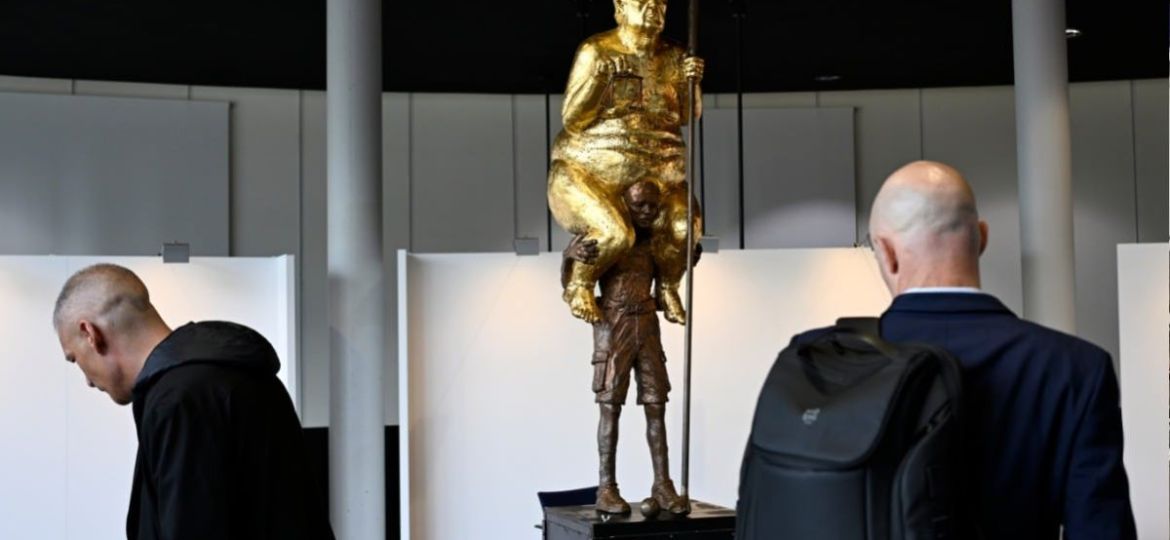 Eslovaquia-exige-retirar-una-escultura-satirica-de-Trump-del-Parlamento-Europeo