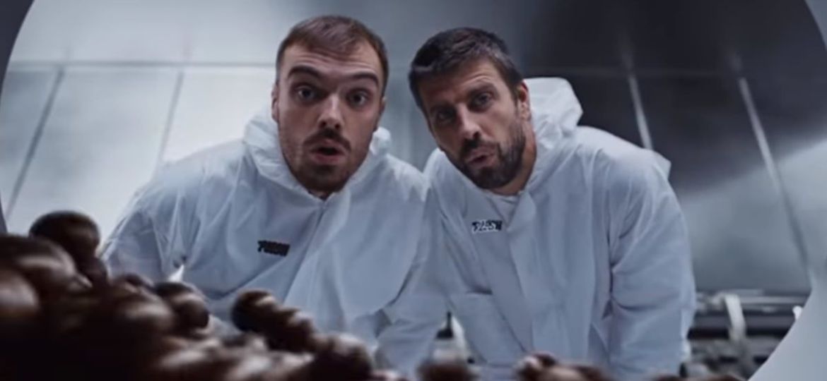 Ibai-Llanos-y-Gerard-Pique-presentan-cuatro-snacks-de-chocolate-vinculados-con-Plesh
