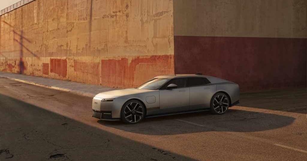 Jaguar-Type-01-el-nuevo-GT-electrico-de-mas-de-1000-hp-debuta-en-Nueva-York