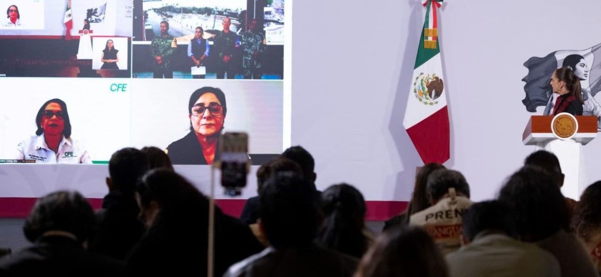 Proteccion-Civil-advierte-cambio-de-trayectoria-del-huracan-Simon-hacia-Jalisco-y-Colima