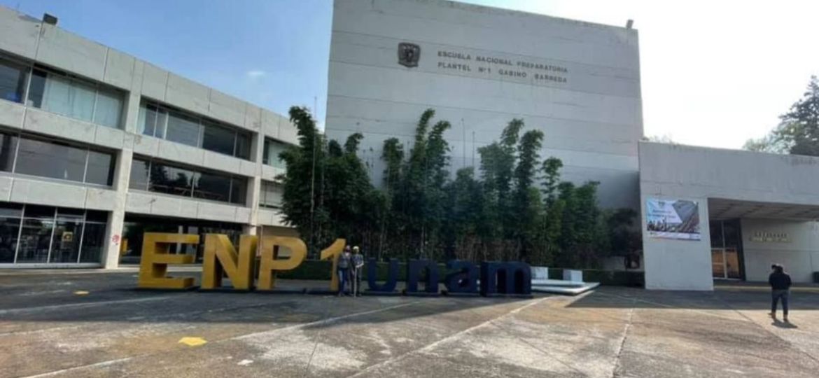 Suspenden-clases-en-la-Prepa-1-de-la-UNAM-tras-ingreso-de-encapuchados-y-un-forcejeo