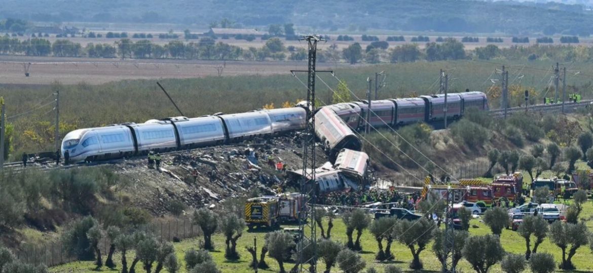 al-menos-64-muertos-por-choque-de-trenes-de-alta-velocidad-en-toledo-espana
