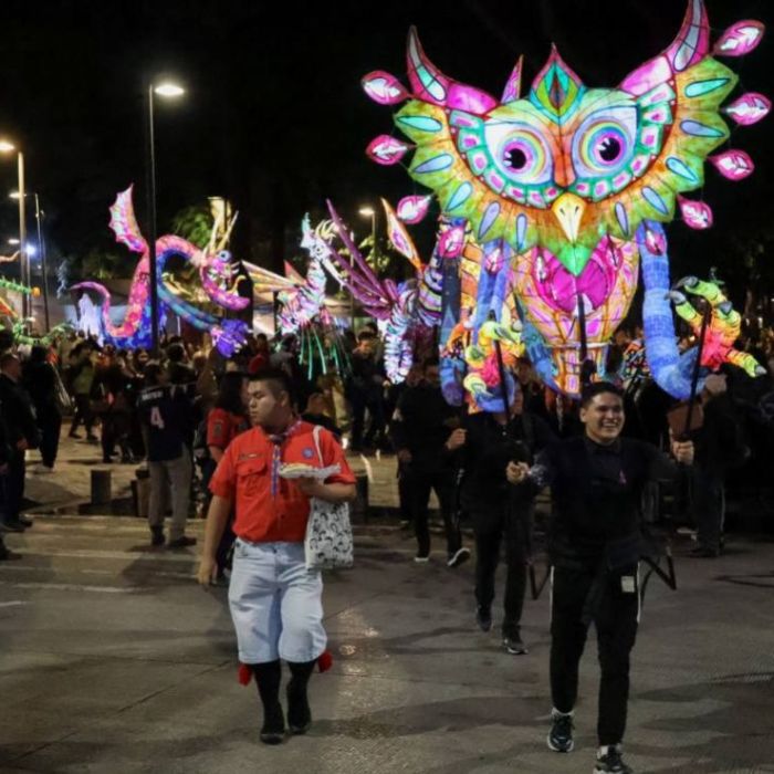alebrijes-iluminados-recorren-el-centro-historico-de-la-ciudad-de-mexico
