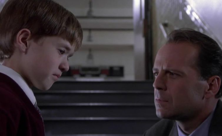 el-sexto-sentido-la-pelicula-que-llevo-a-bruce-willis-del-heroe-de-accion-al-suspenso-psicologico