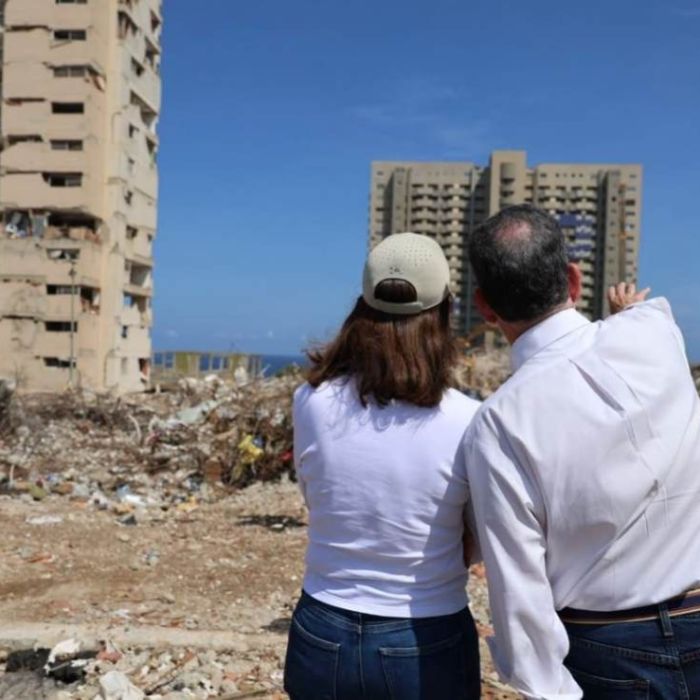 maria-corina-machado-visita-la-guaira-y-se-reune-con-afectados-por-los-terremotos