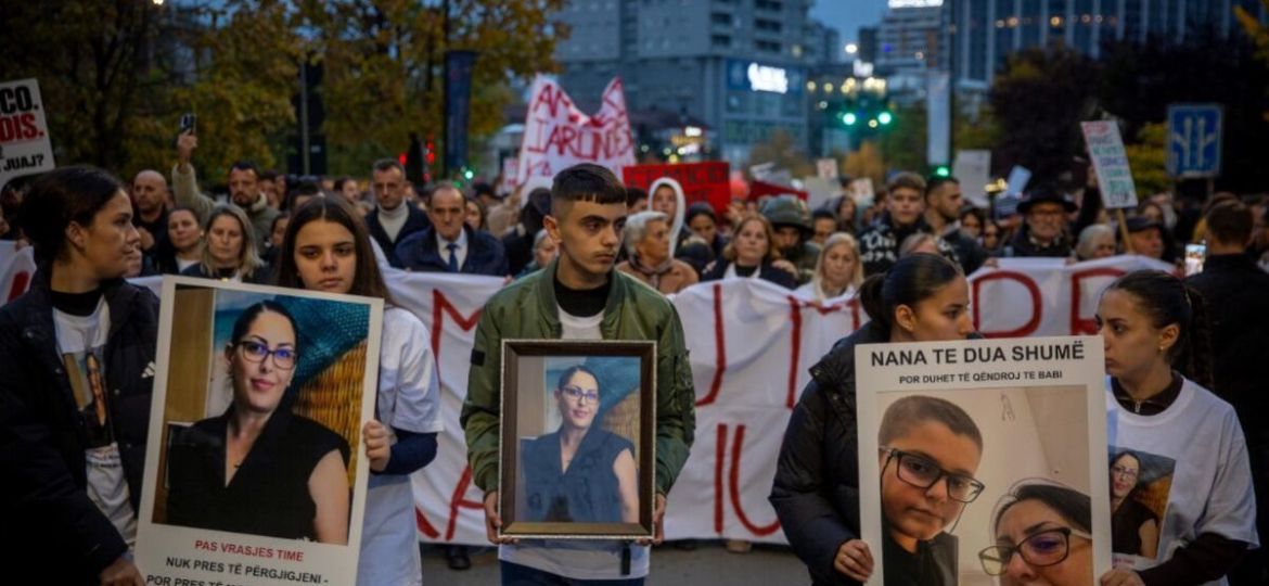 miles-protestan-en-kosovo-contra-la-violencia-domestica-tras-el-asesinato-de-arlinda-zekaj