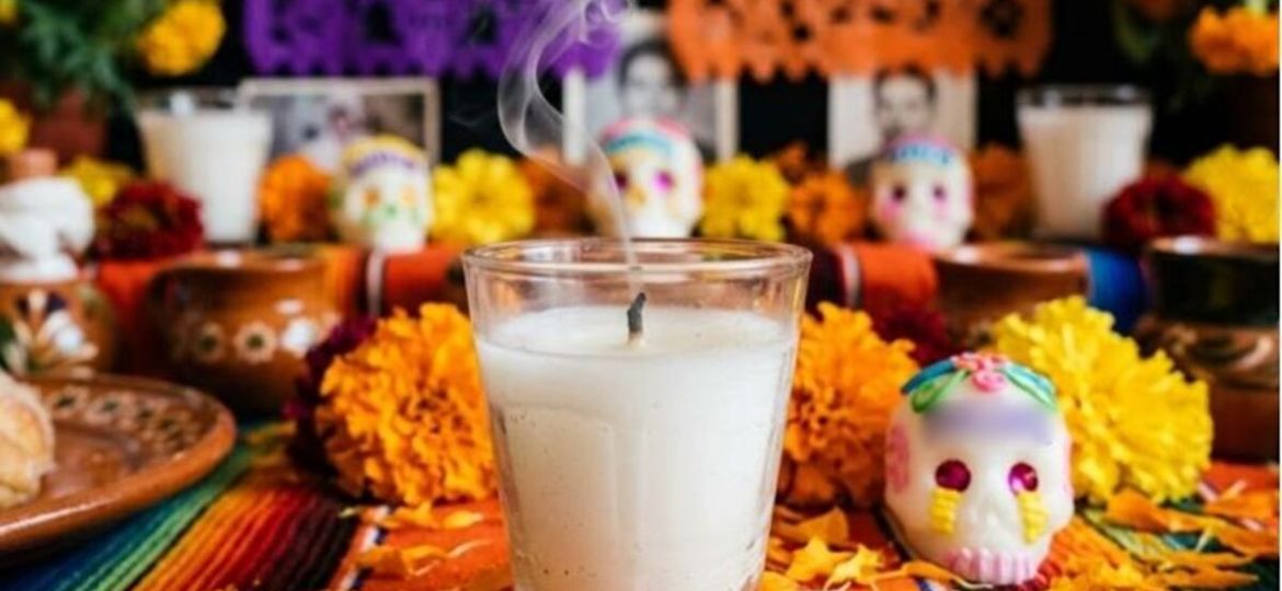 que-significa-colocar-una-vela-blanca-en-la-ofrenda-de-dia-de-muertos