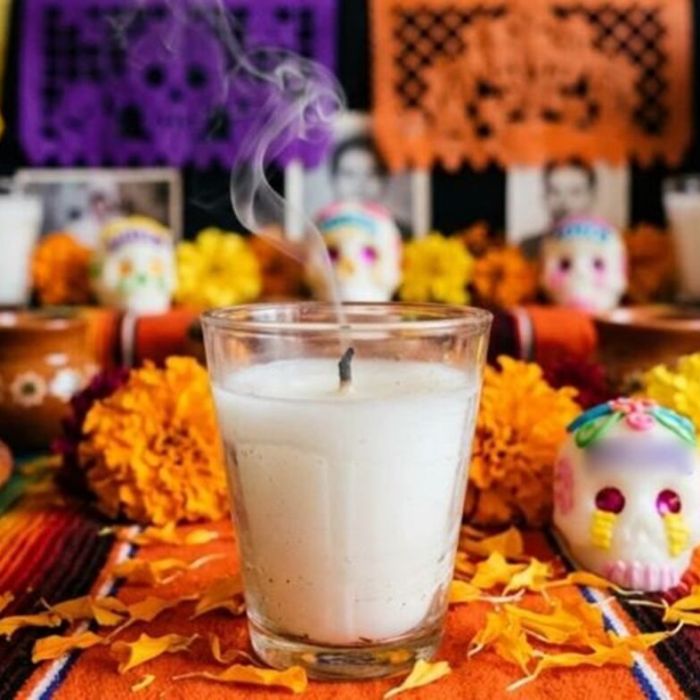 que-significa-colocar-una-vela-blanca-en-la-ofrenda-de-dia-de-muertos