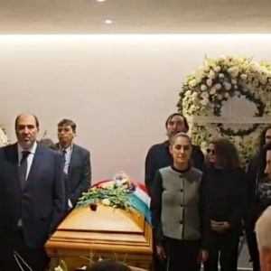 sheinbaum-realiza-guardia-de-honor-en-el-funeral-de-cuauhtemoc-cardenas