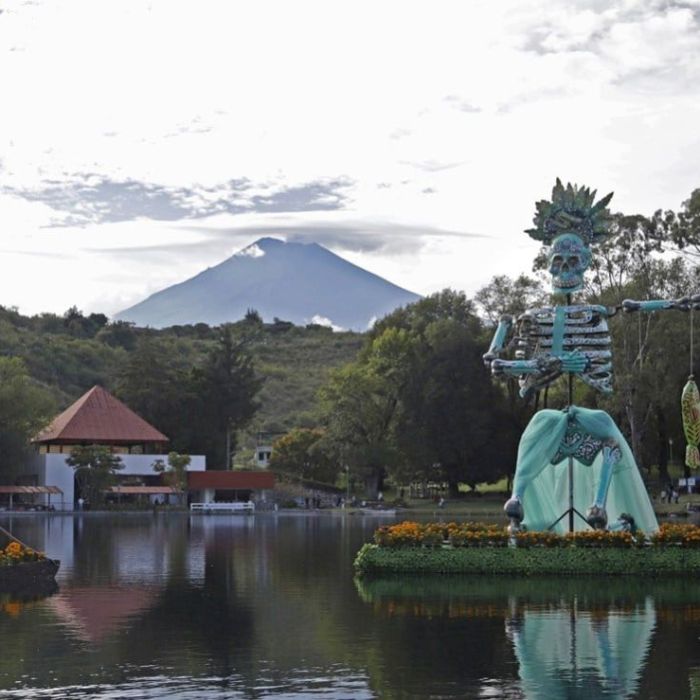 valle-de-catrinas-2026-lleva-a-los-dioses-prehispanicos-a-las-calles-de-atlixco